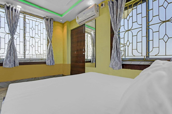 Deluxe Room Hotel in Kolkata